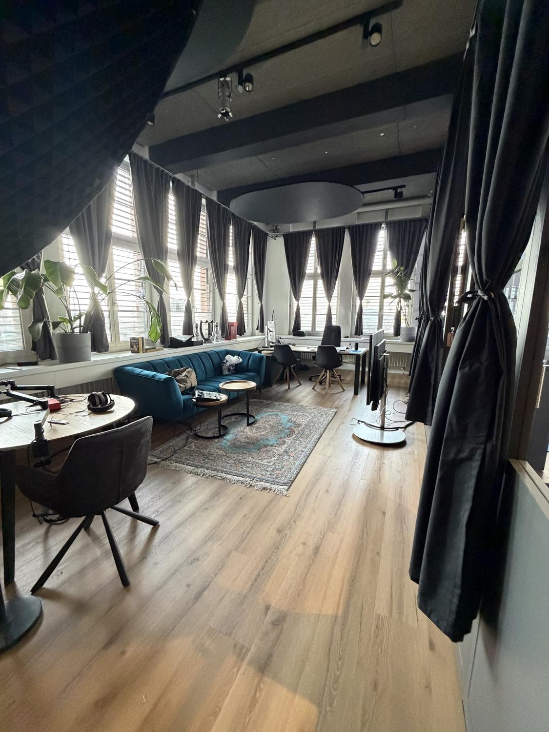 452m² office