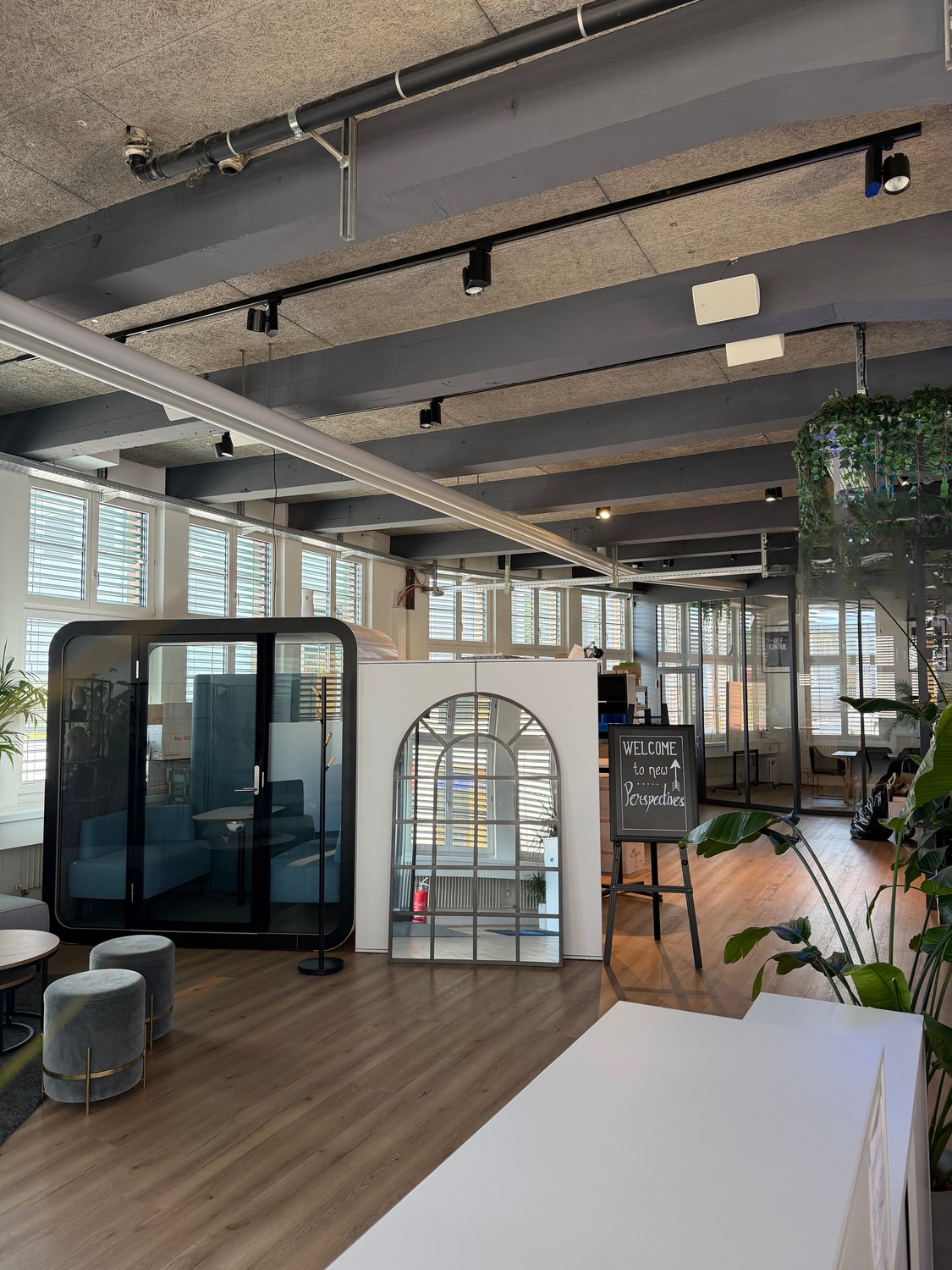 452m² office