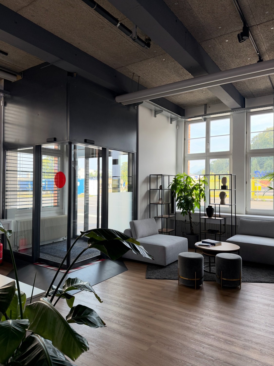 452m² office