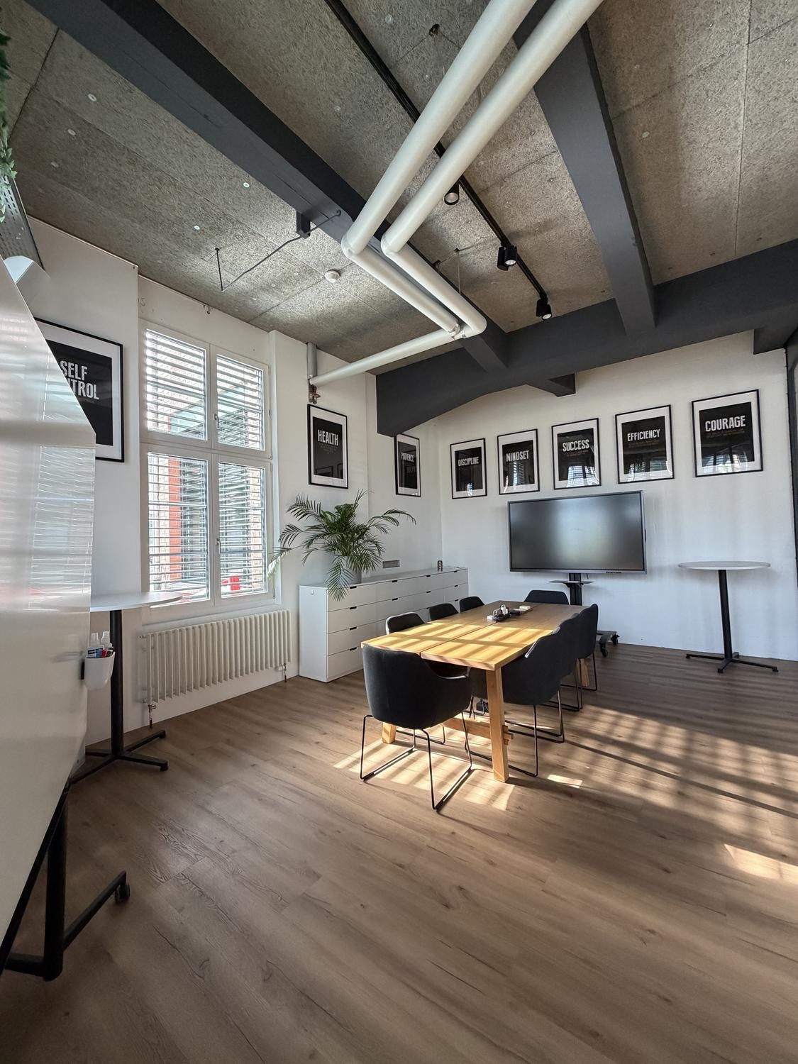 452m² office
