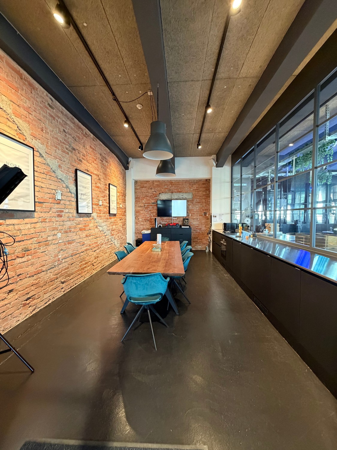 452m² office