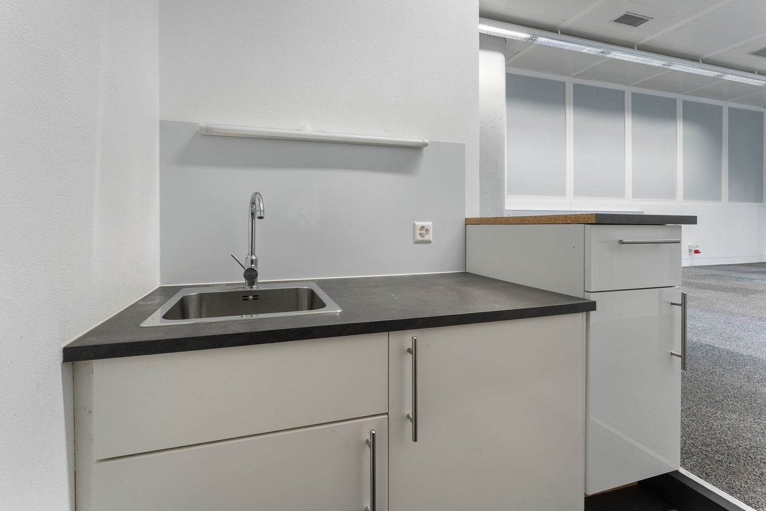 94m² shop
