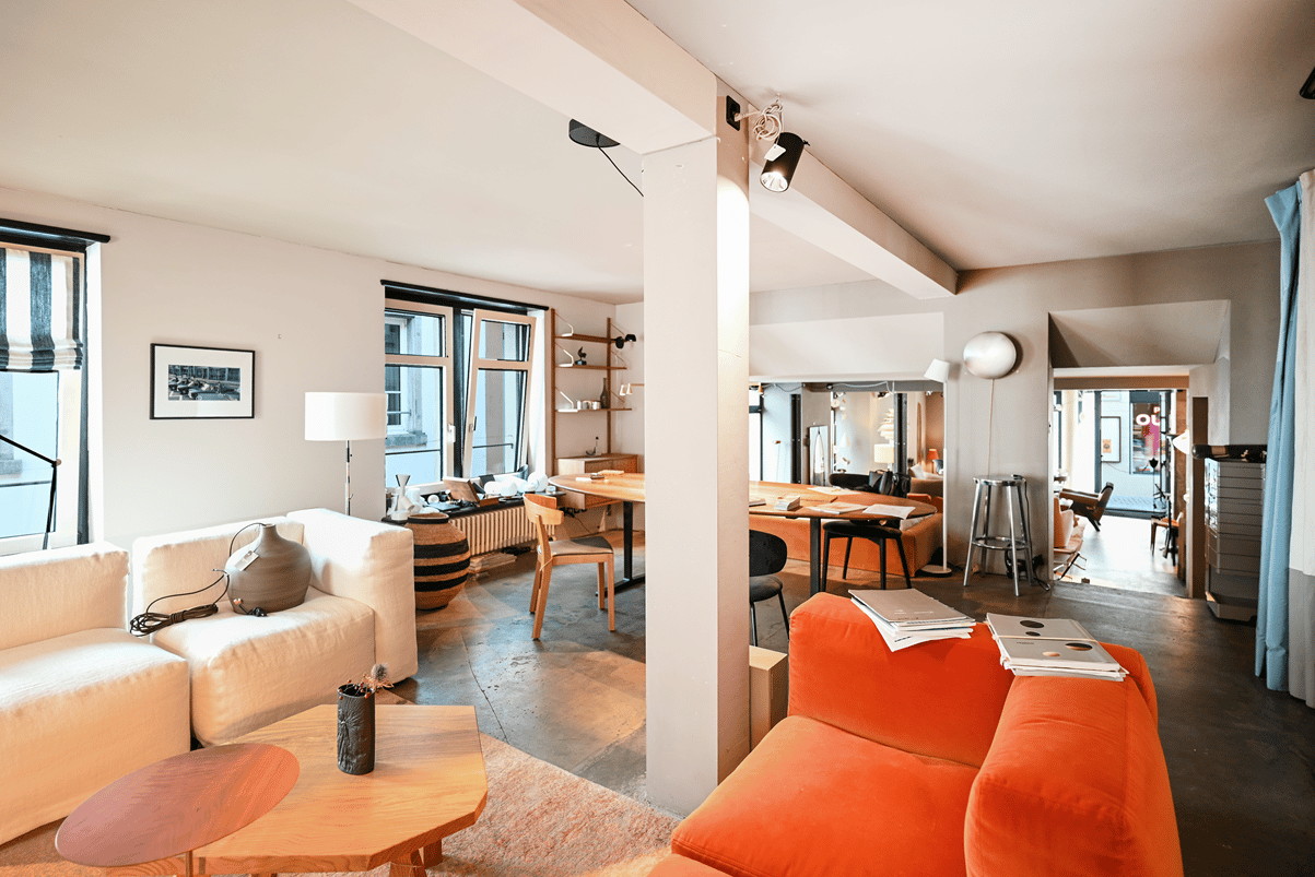 131m² shop