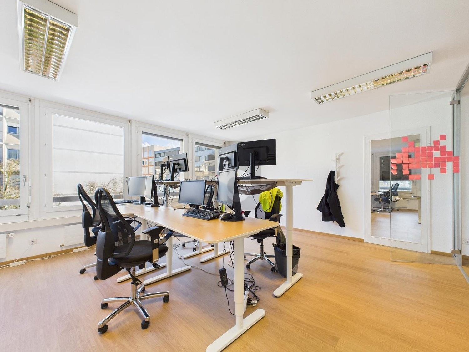 300m² Büro, Foto 3 von 4