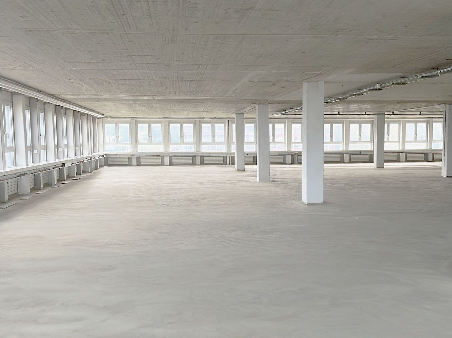 765m² office