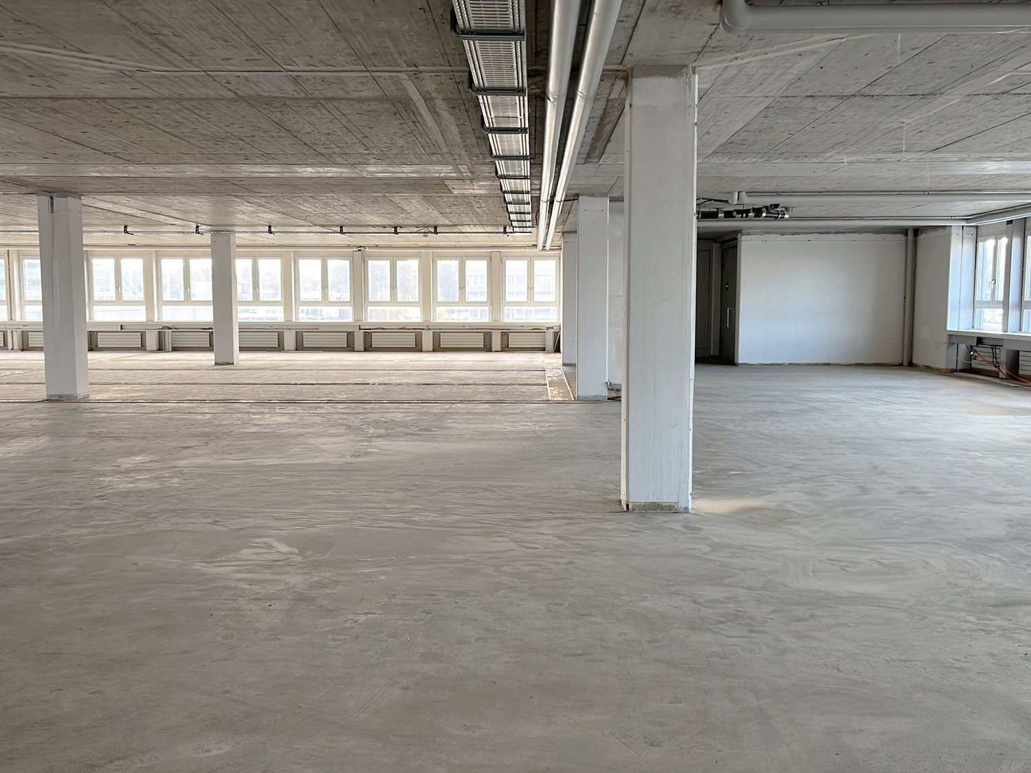 765m² office