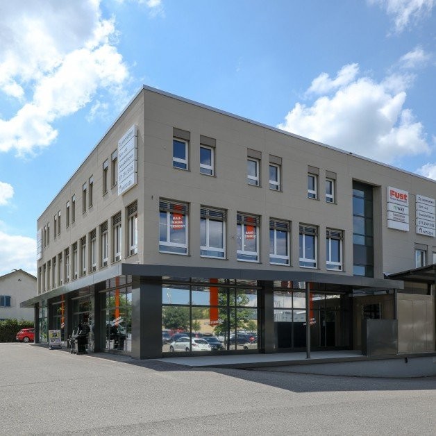 700m² storage room
