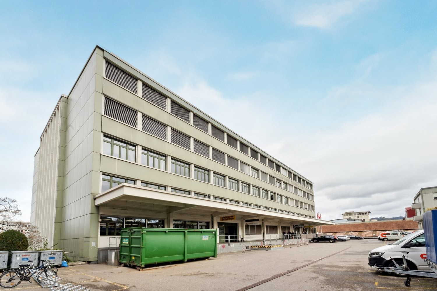 300m² office