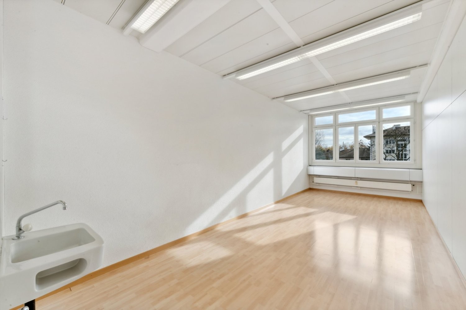 300m² office