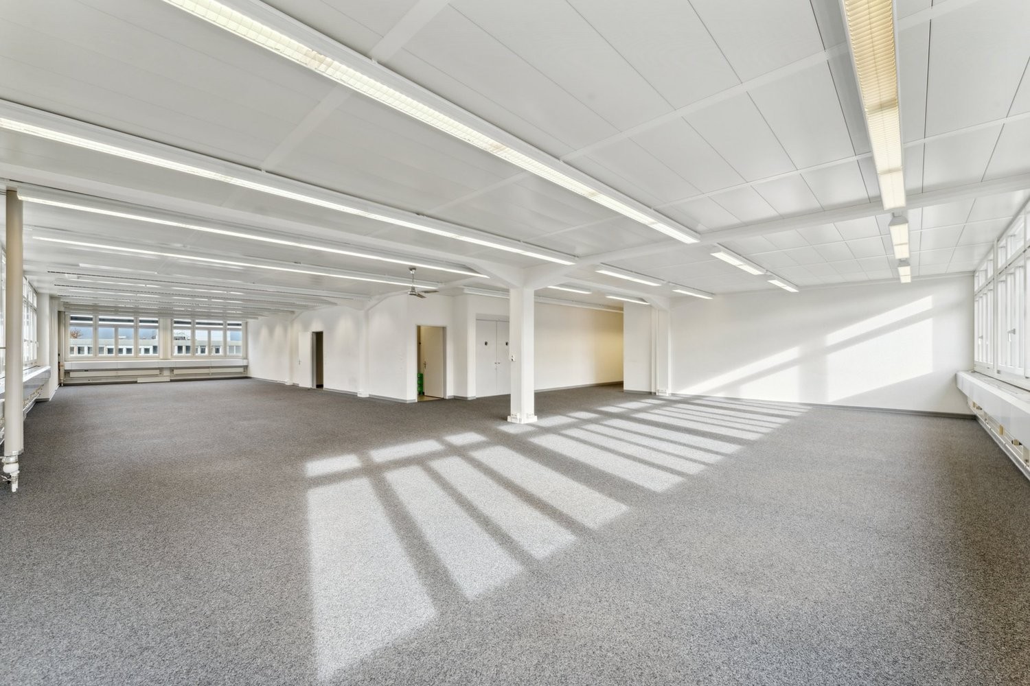 300m² office