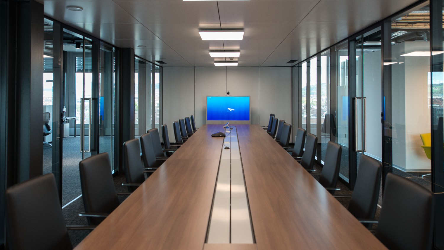 730m² di ufficio","description":"Lavorare nella migliore posizione nel cuore di Berna: al **10° piano del PostParc Bern, proprio accanto alla stazione di Berna** vi attende un'attrattiva superficie per uffici con una vista unica sui tetti della città federale.

Gli ambienti inondati di luce convinco, foto 6 di 7