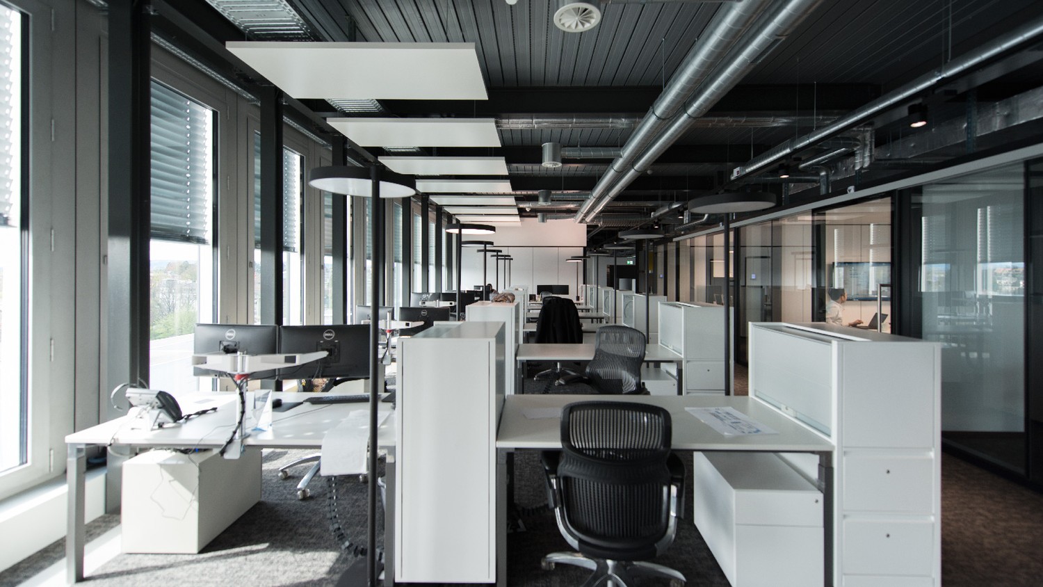 730m² di ufficio","description":"Lavorare nella migliore posizione nel cuore di Berna: al **10° piano del PostParc Bern, proprio accanto alla stazione di Berna** vi attende un'attrattiva superficie per uffici con una vista unica sui tetti della città federale.

Gli ambienti inondati di luce convinco, foto 7 di 7