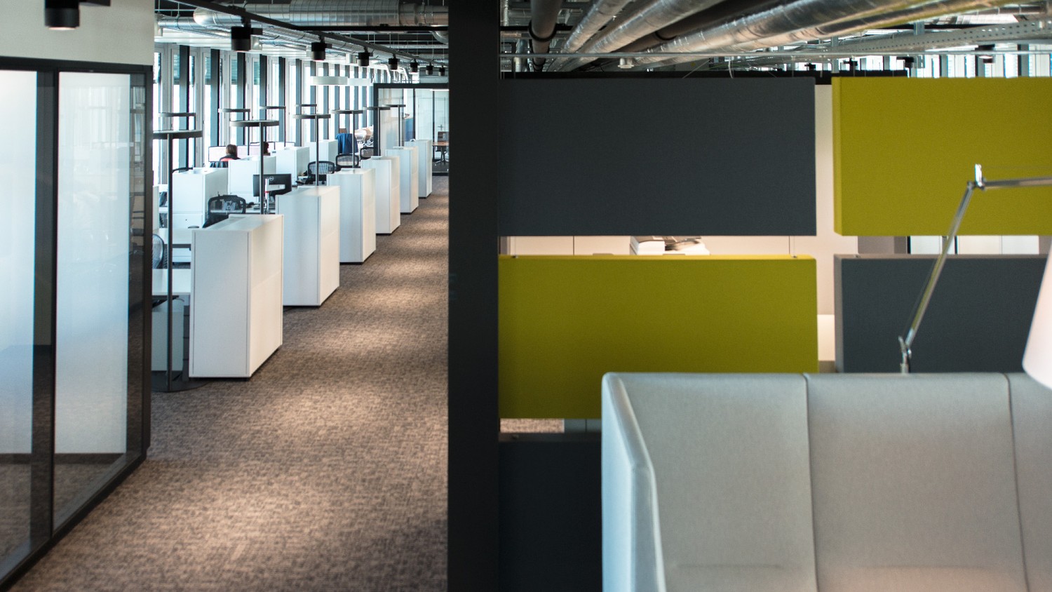 730m² di ufficio","description":"Lavorare nella migliore posizione nel cuore di Berna: al **10° piano del PostParc Bern, proprio accanto alla stazione di Berna** vi attende un'attrattiva superficie per uffici con una vista unica sui tetti della città federale.

Gli ambienti inondati di luce convinco, foto 3 di 7