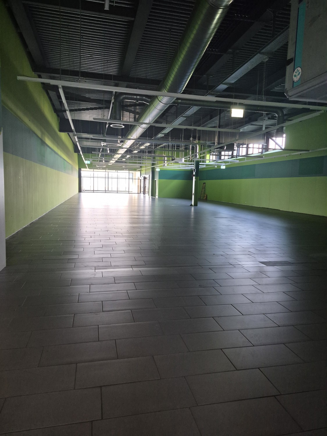 2486m² commercial