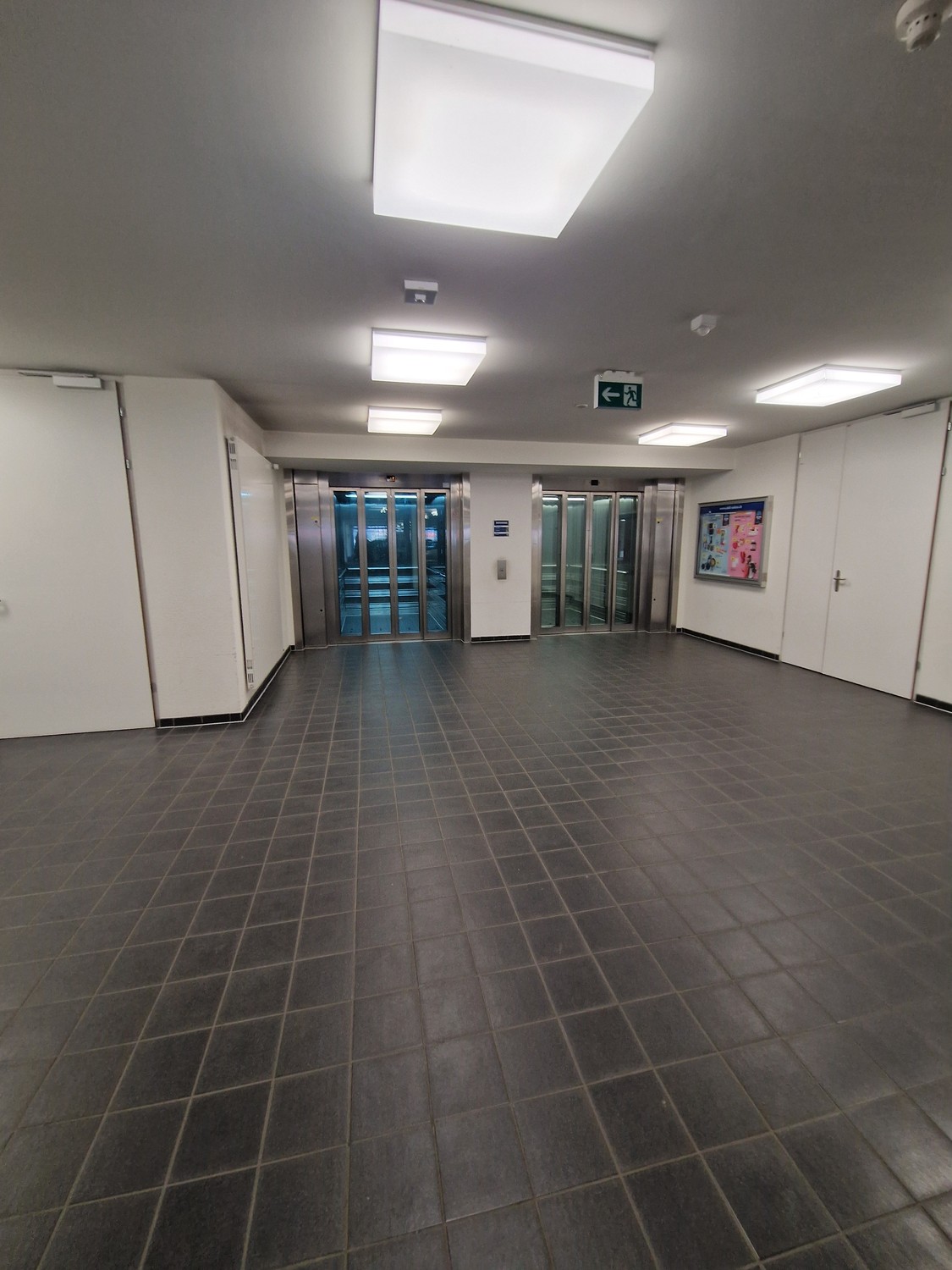 2486m² commercial