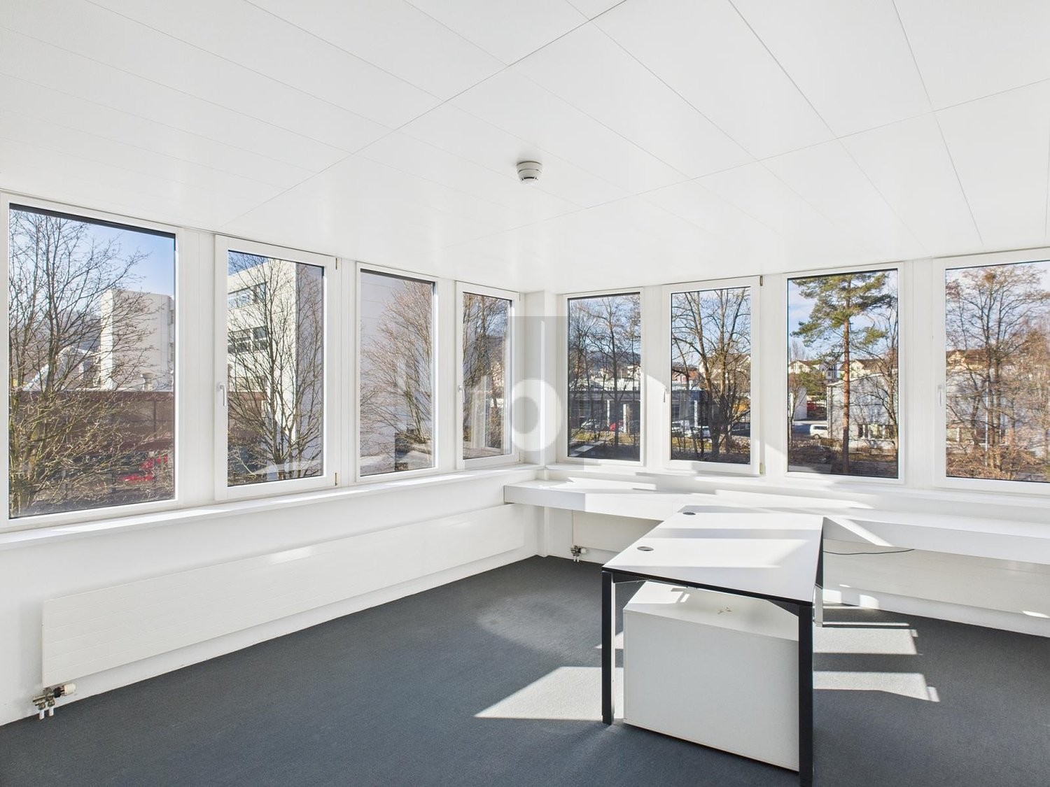 386m² office