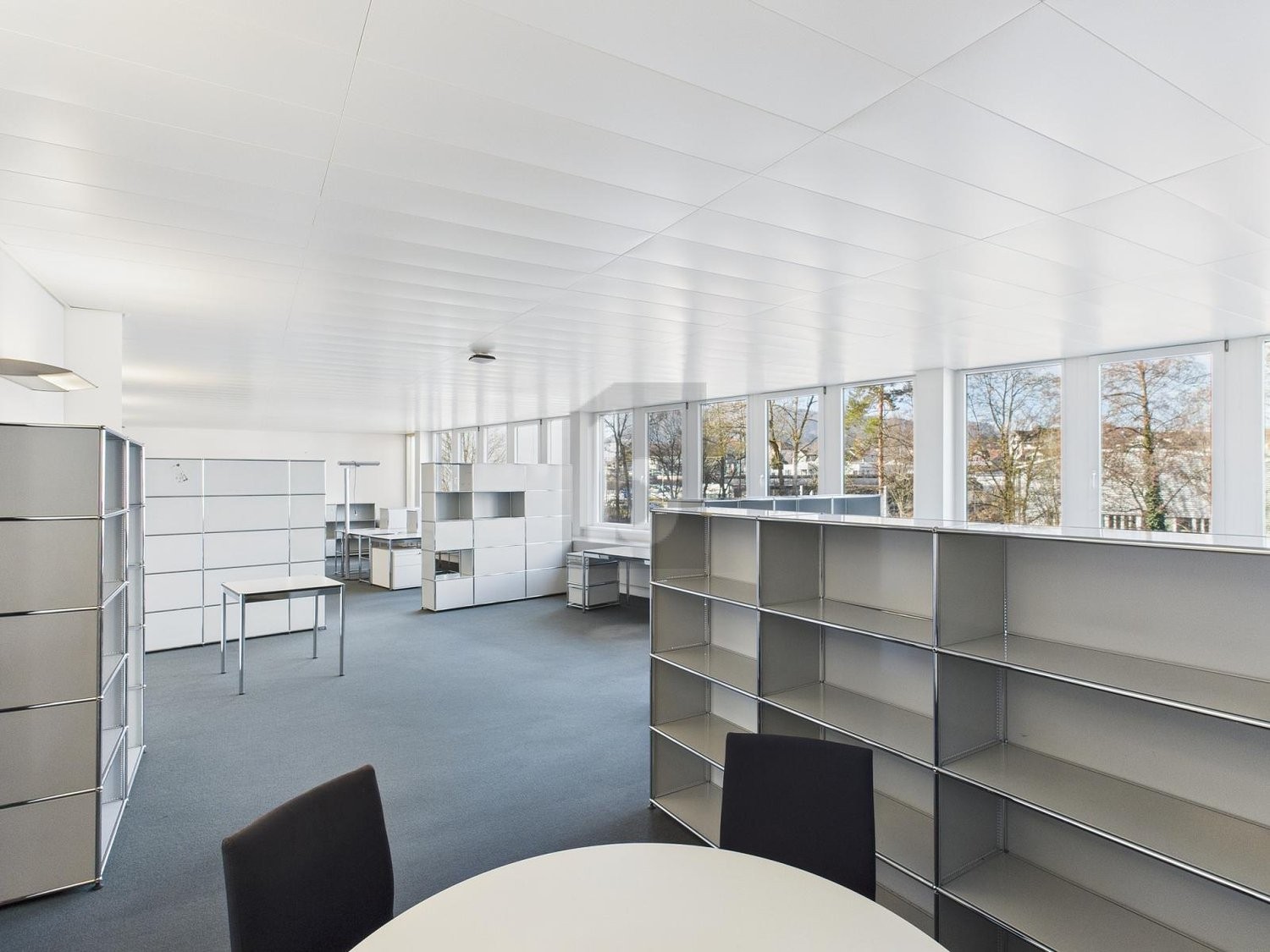 386m² office