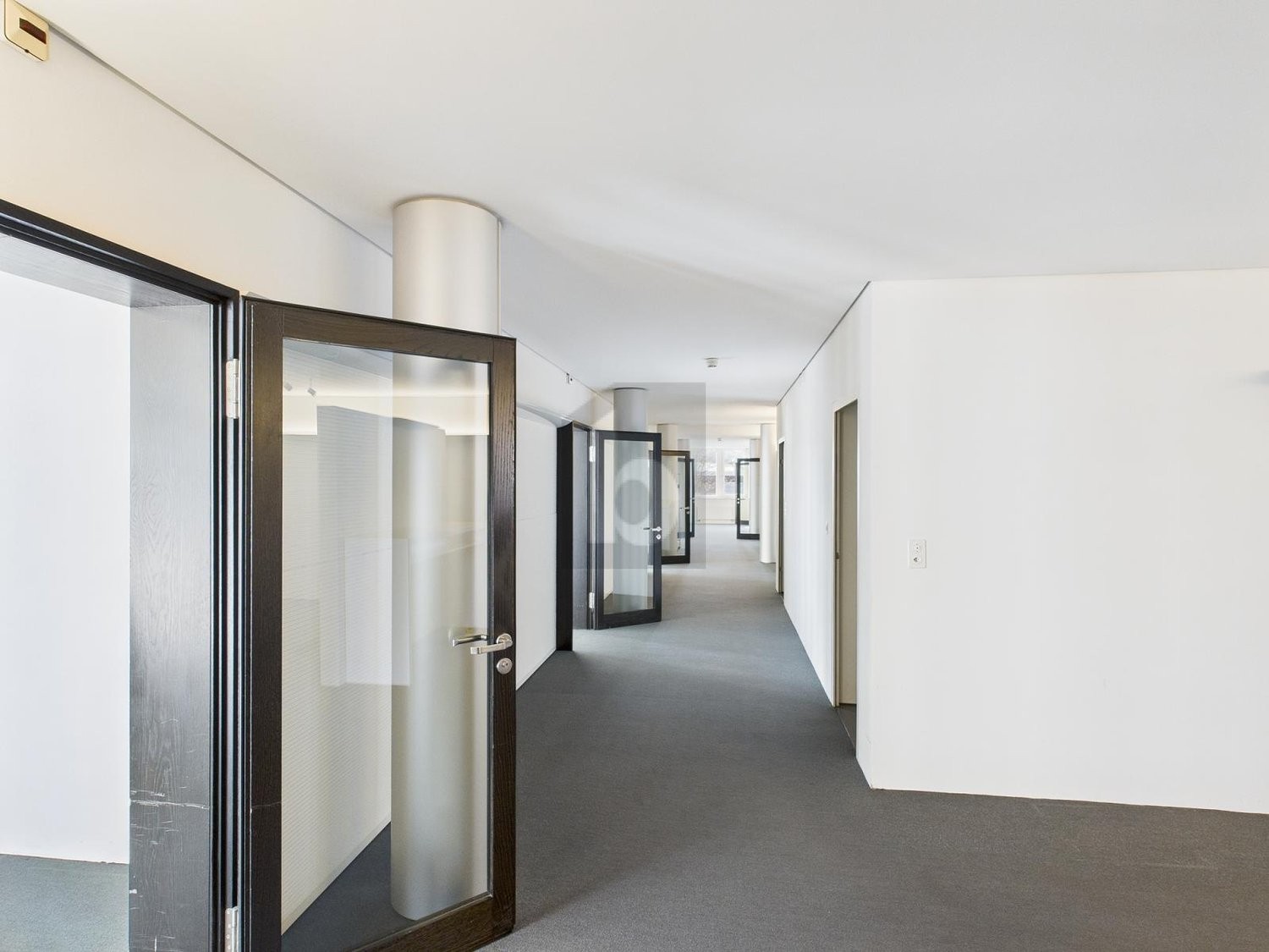 386m² office