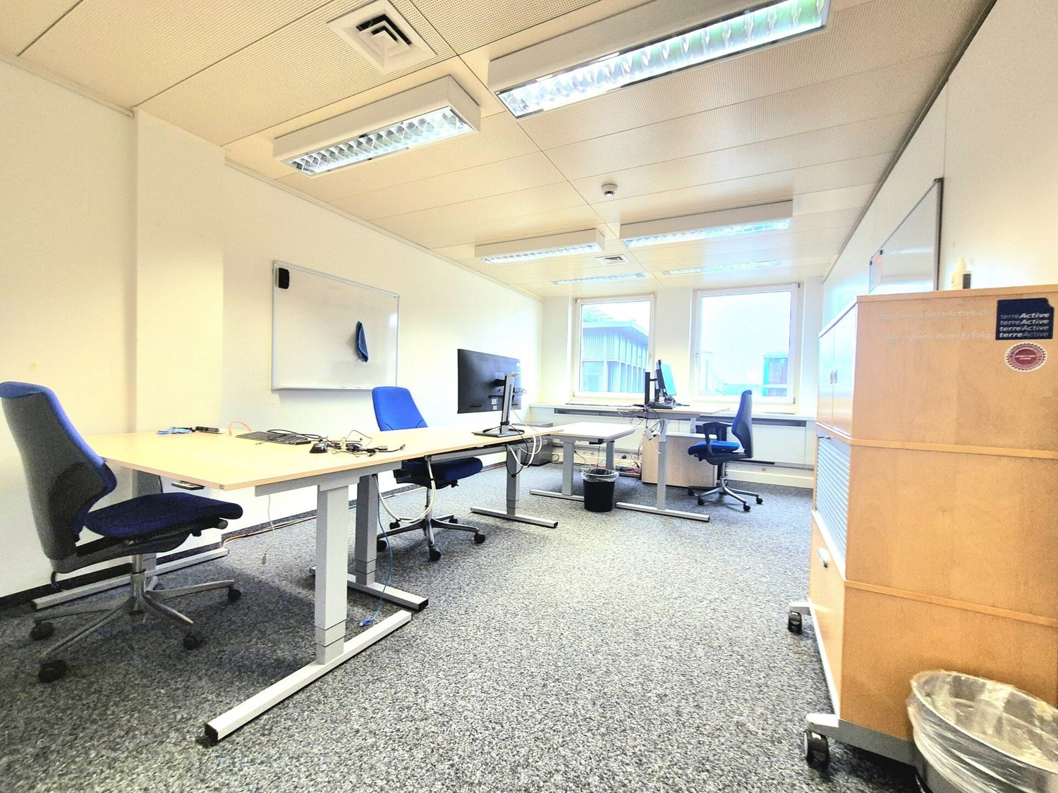 Ufficio di 211m², foto 1 di 7