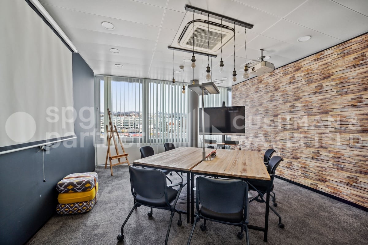 1070m² Büro