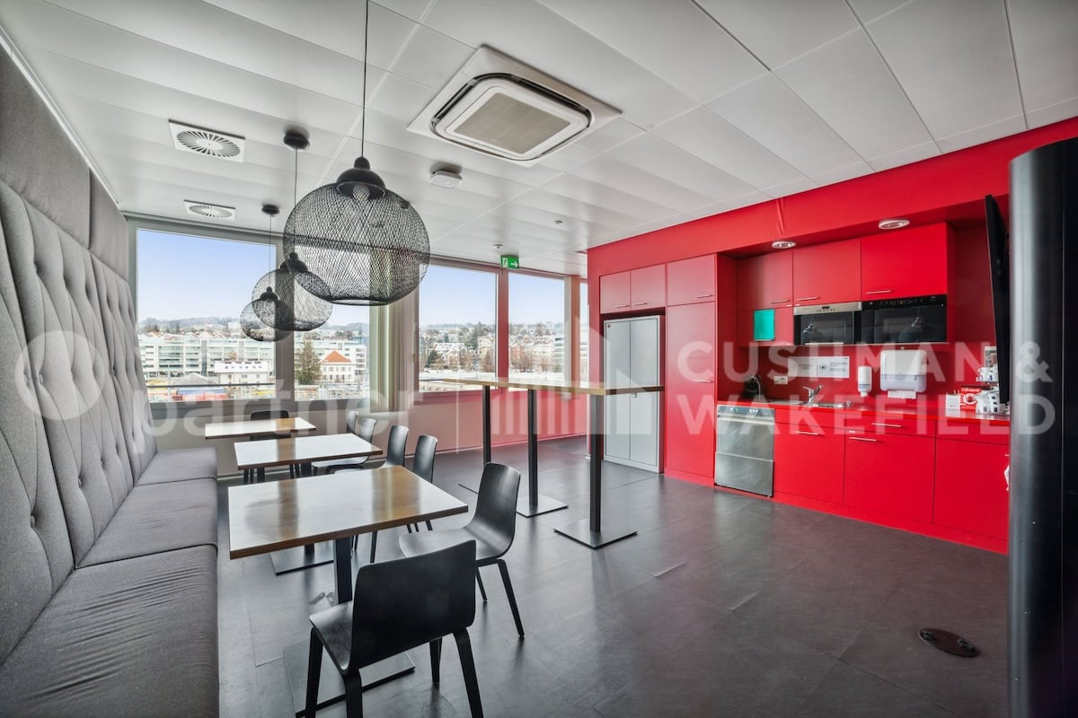1070m² Büro