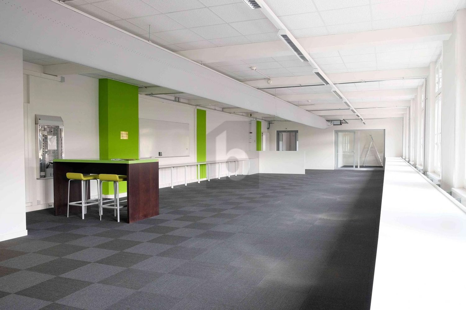 235m² bureau, photo 1 sur 3