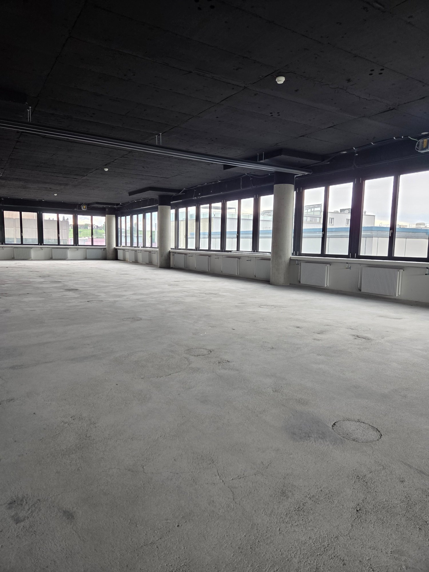 100m² commercial