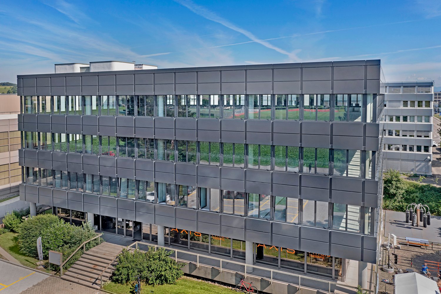 100m² commercial