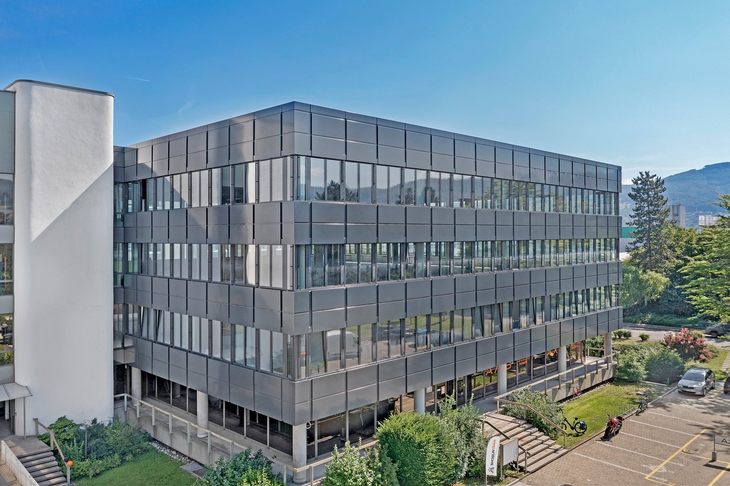 100m² commercial