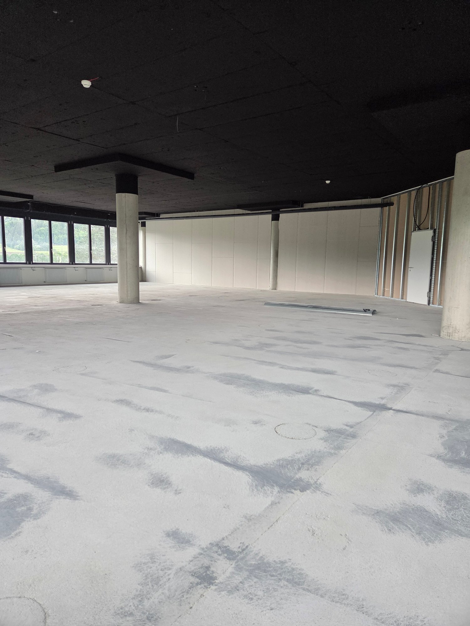 100m² commercial