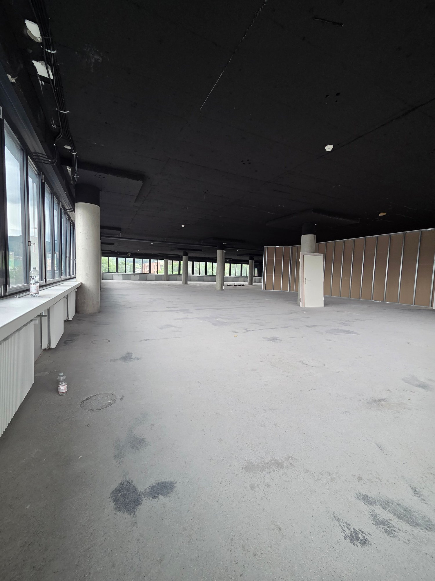 100m² commercial