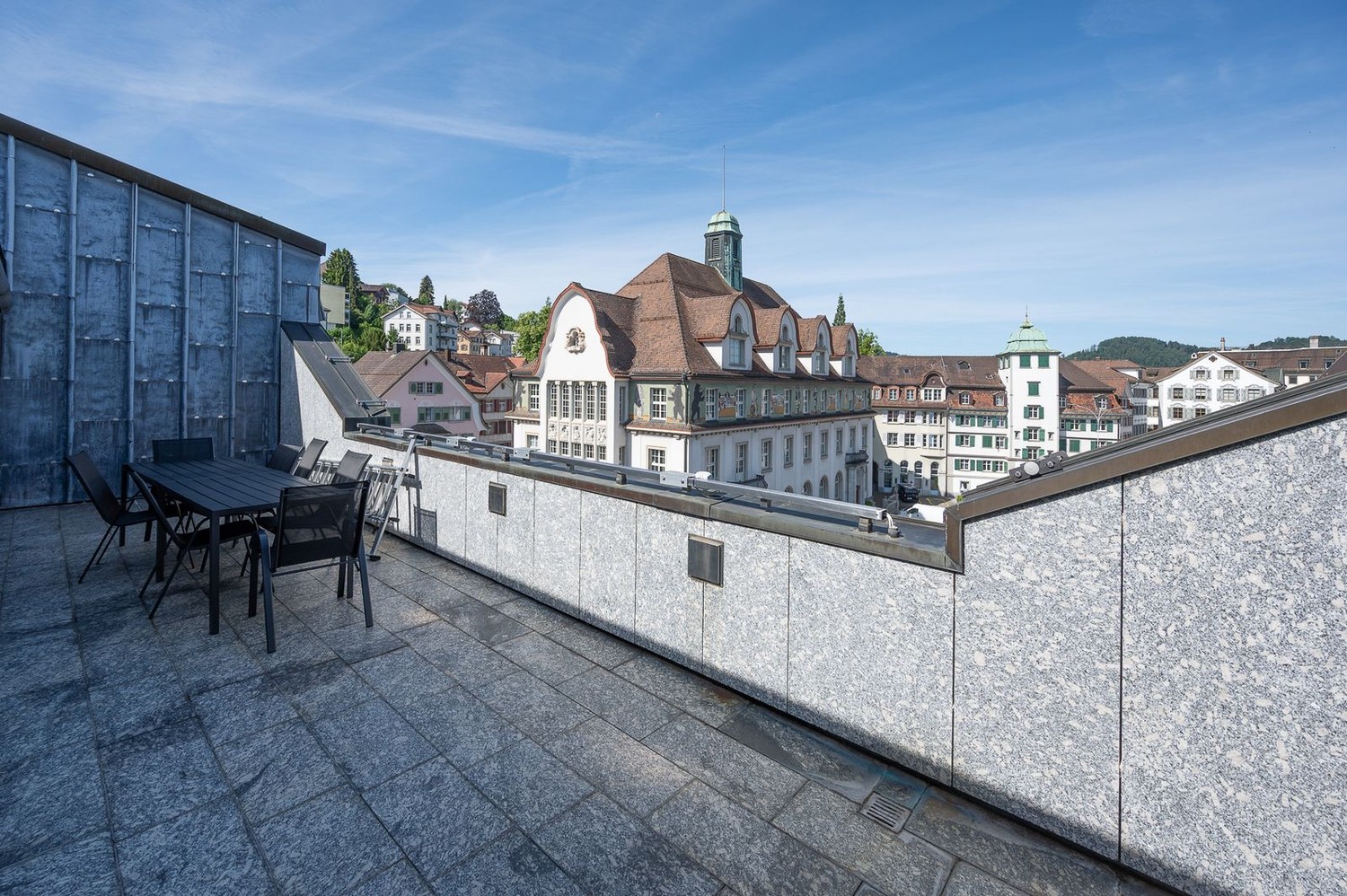 300m² commercial