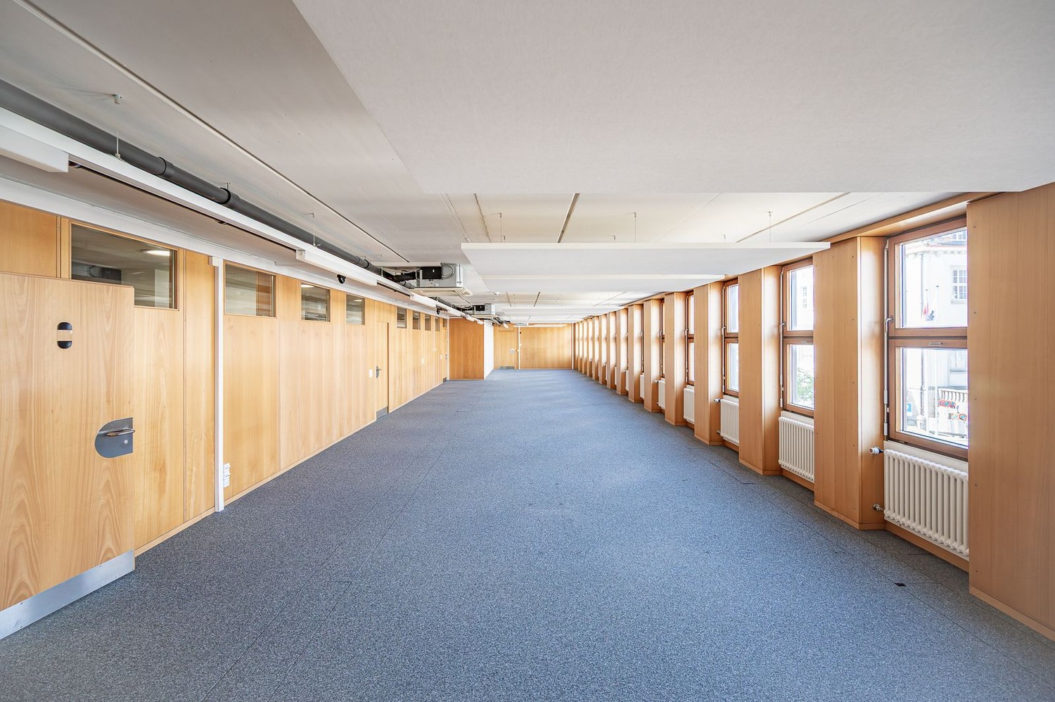 300m² commercial