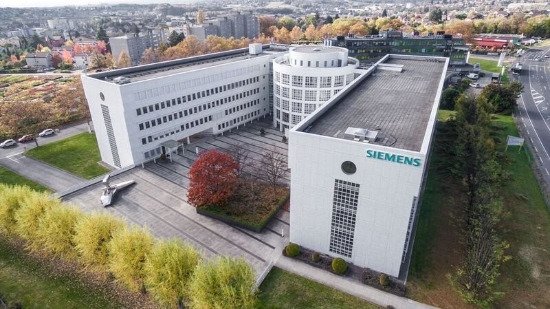 56m² Büro

Handelsflächen ab 20m2 zu einem Preis von CHF 220.00 pro m2 und Jahr, sofort oder nach Vereinbarung verfügbar.

Gelegen in einem stark wachsenden Gewerbegebiet in einem Verwaltungsgebäude, das viele Unternehmen beherbergt.

Einfach erreichbar, nur wenige Minuten von der Autobahnausfahrt C