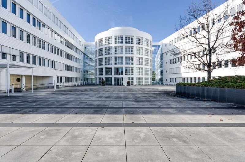 56m² Büro

Handelsflächen ab 20m2 zu einem Preis von CHF 220.00 pro m2 und Jahr, sofort oder nach Vereinbarung verfügbar.

Gelegen in einem stark wachsenden Gewerbegebiet in einem Verwaltungsgebäude, das viele Unternehmen beherbergt.

Einfach erreichbar, nur wenige Minuten von der Autobahnausfahrt C