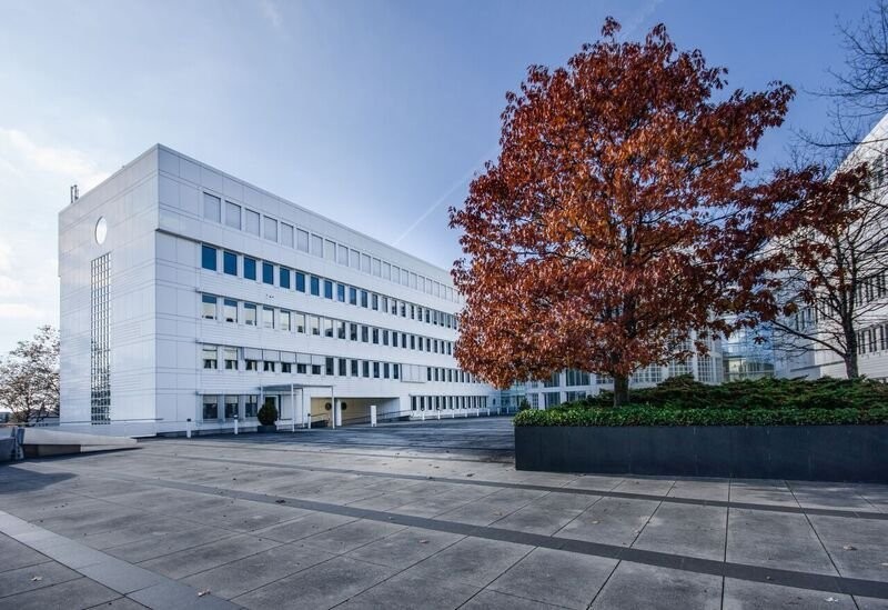 56m² Büro

Handelsflächen ab 20m2 zu einem Preis von CHF 220.00 pro m2 und Jahr, sofort oder nach Vereinbarung verfügbar.

Gelegen in einem stark wachsenden Gewerbegebiet in einem Verwaltungsgebäude, das viele Unternehmen beherbergt.

Einfach erreichbar, nur wenige Minuten von der Autobahnausfahrt C