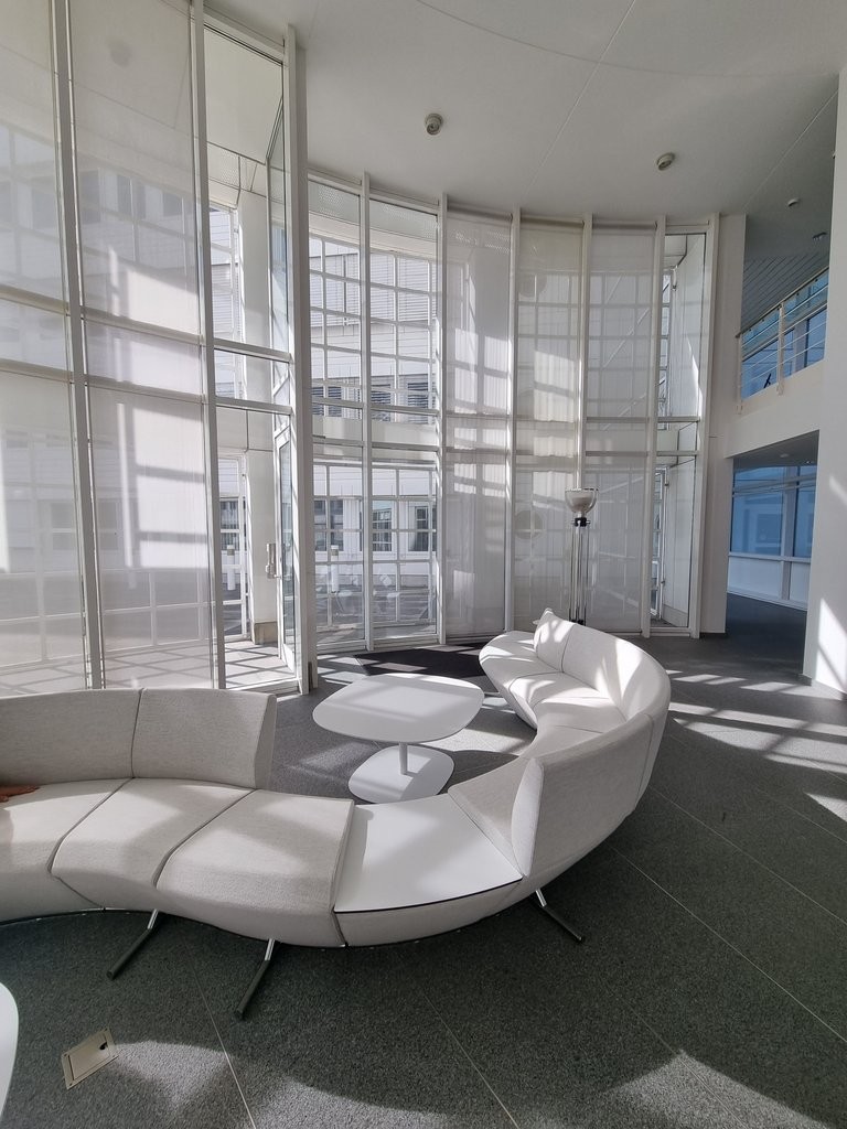 56m² Büro

Handelsflächen ab 20m2 zu einem Preis von CHF 220.00 pro m2 und Jahr, sofort oder nach Vereinbarung verfügbar.

Gelegen in einem stark wachsenden Gewerbegebiet in einem Verwaltungsgebäude, das viele Unternehmen beherbergt.

Einfach erreichbar, nur wenige Minuten von der Autobahnausfahrt C