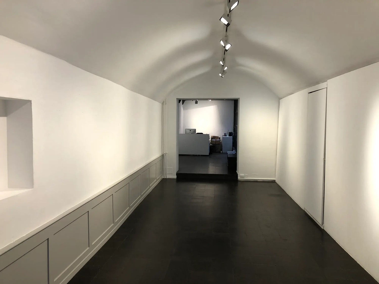 90m² commerciale, foto 2 di 4