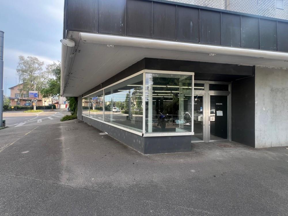 400m² shop