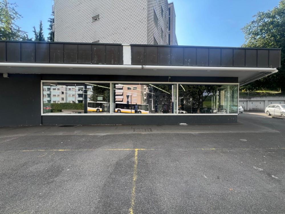 400m² shop