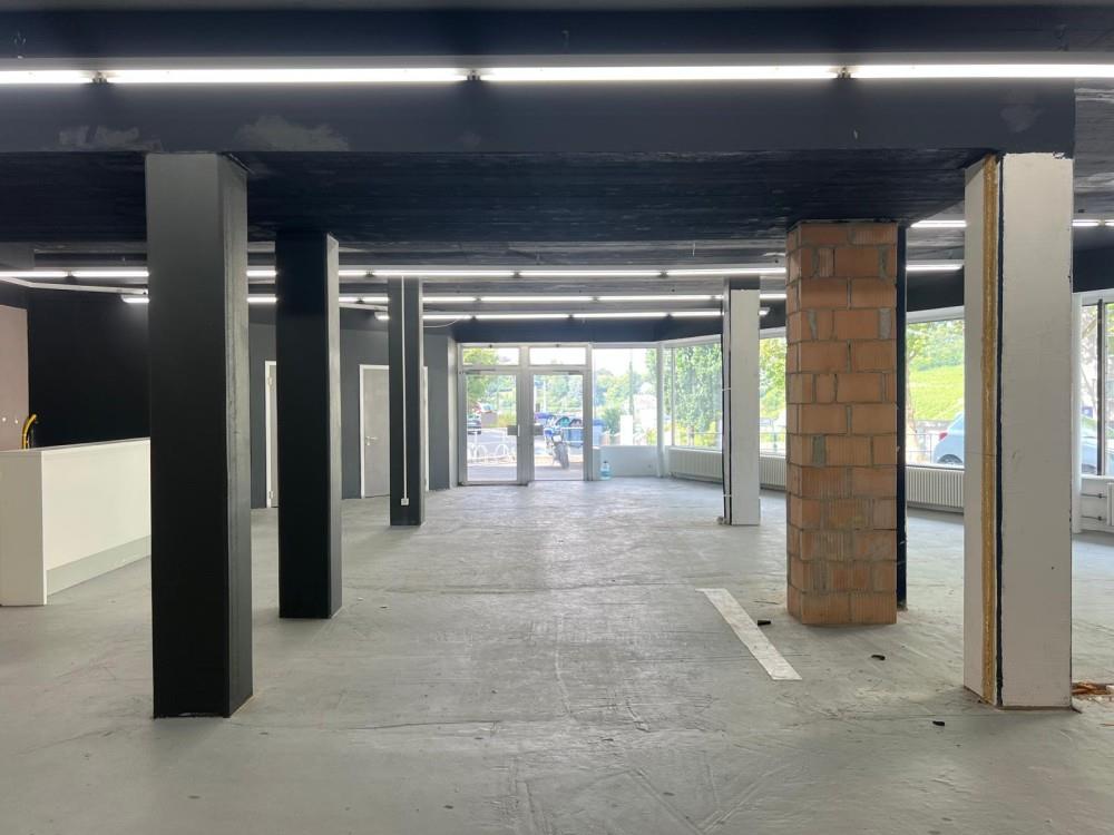 400m² shop