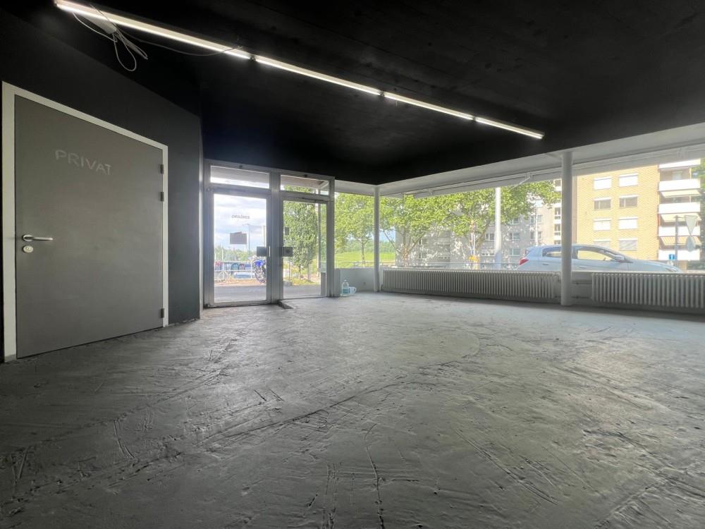 400m² shop