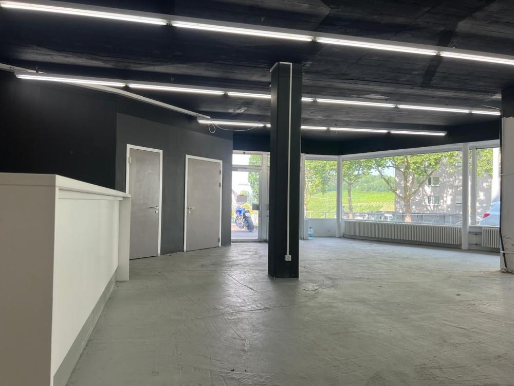 400m² shop