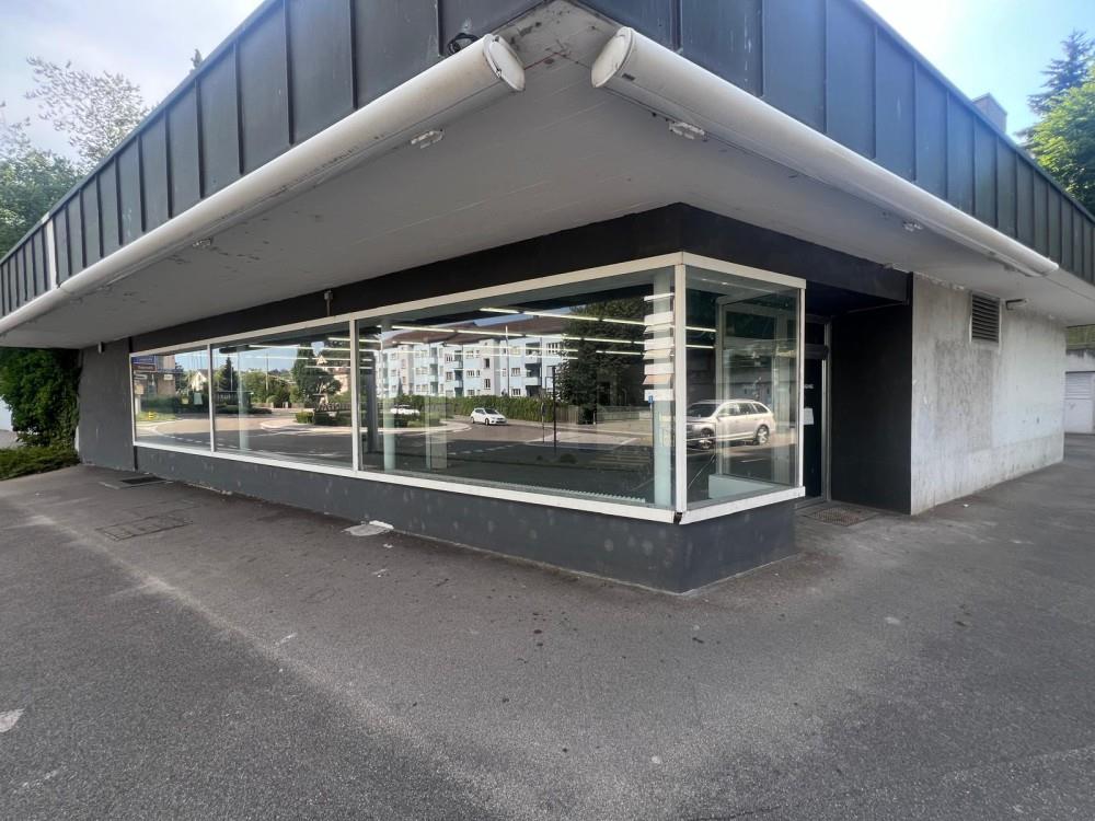 400m² shop
