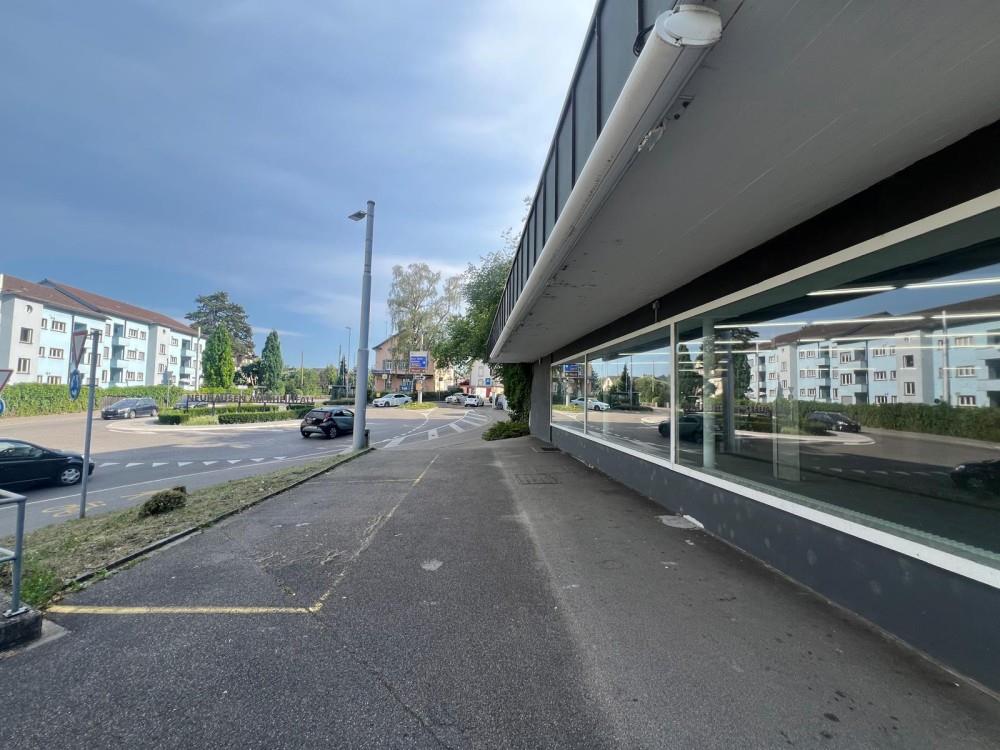 400m² shop
