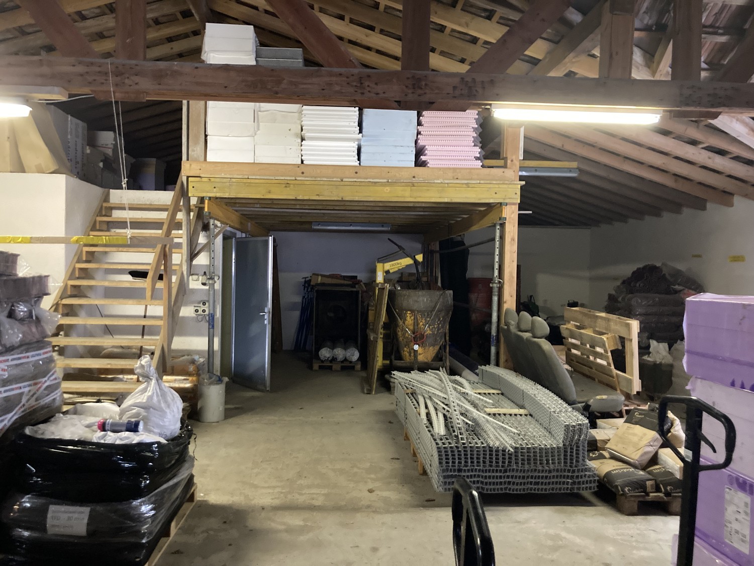 Commercial, Foto 1 von 2