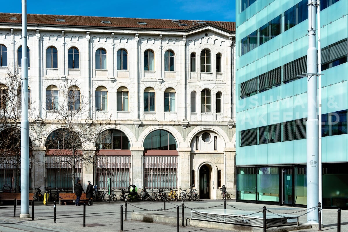 2360m² office