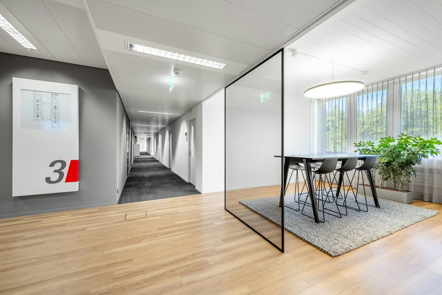 340m² office