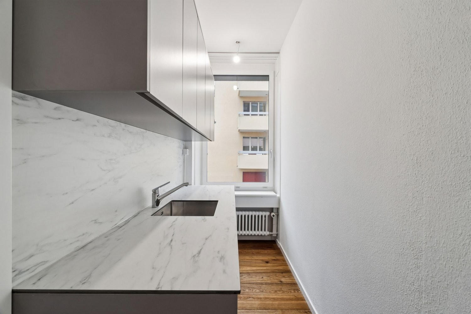 93m² office