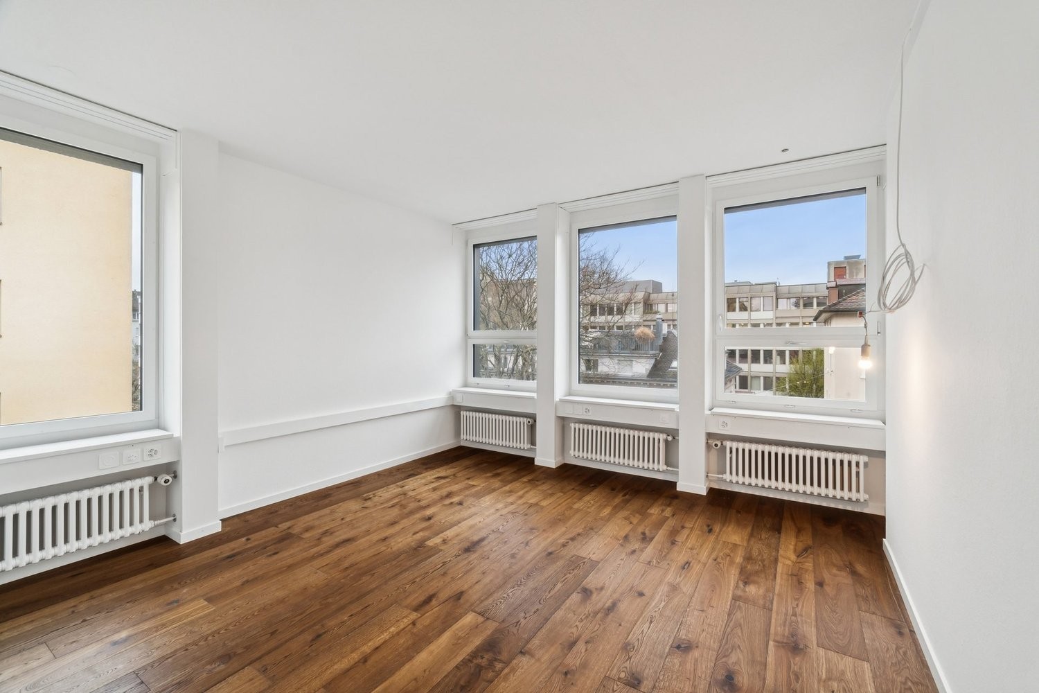 93m² office